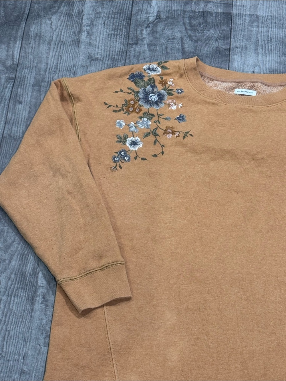 American Eagle Embroidered Floral Crewneck Sweatshirt - Tan - Picture 3 of 4